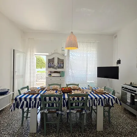 Fronte Mare - Posto Rosso 托雷圣乔万尼乌